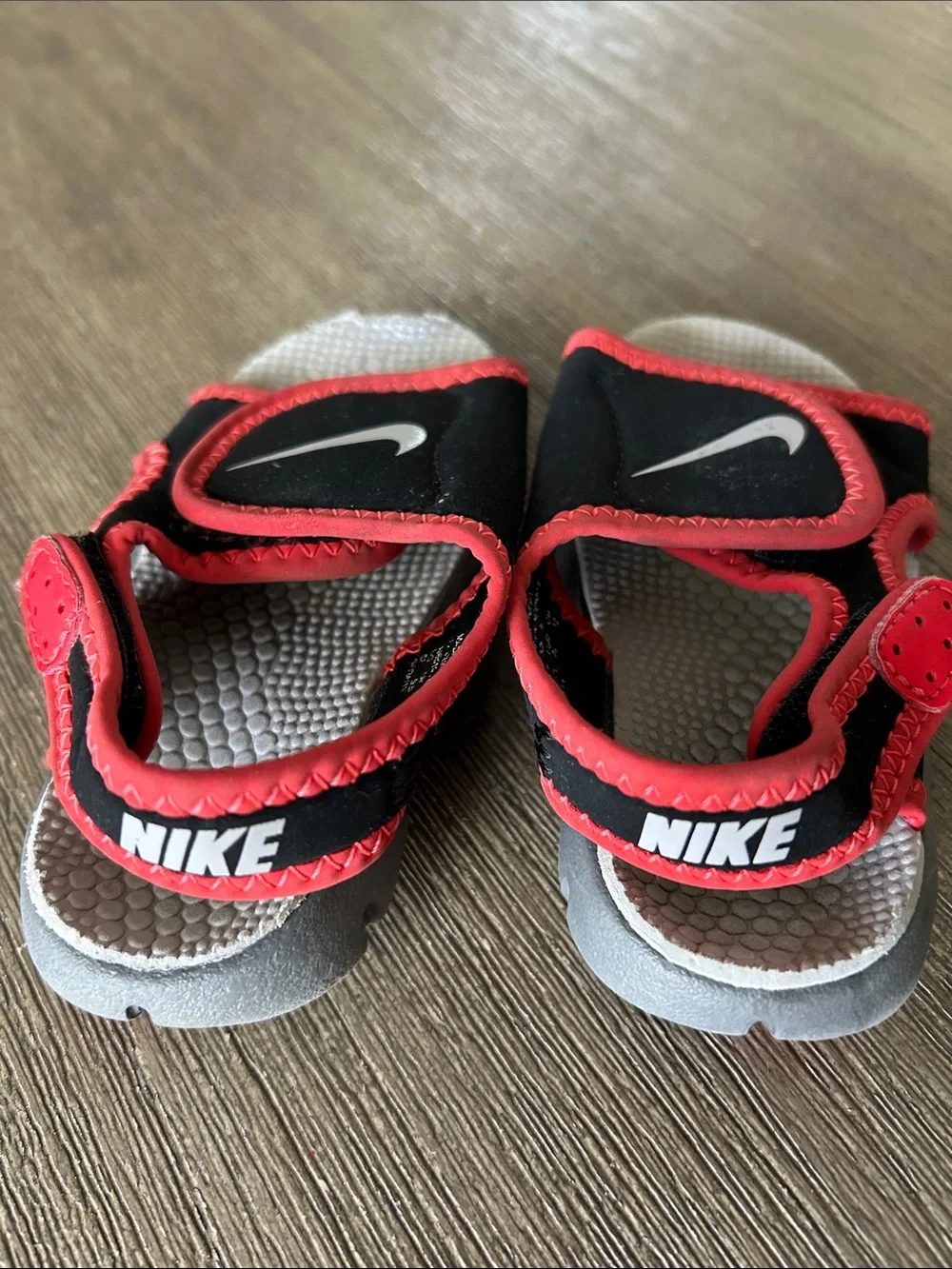Nike Kids Black and Red Logo Hook-and-Loop Sandals, Sz. 5.